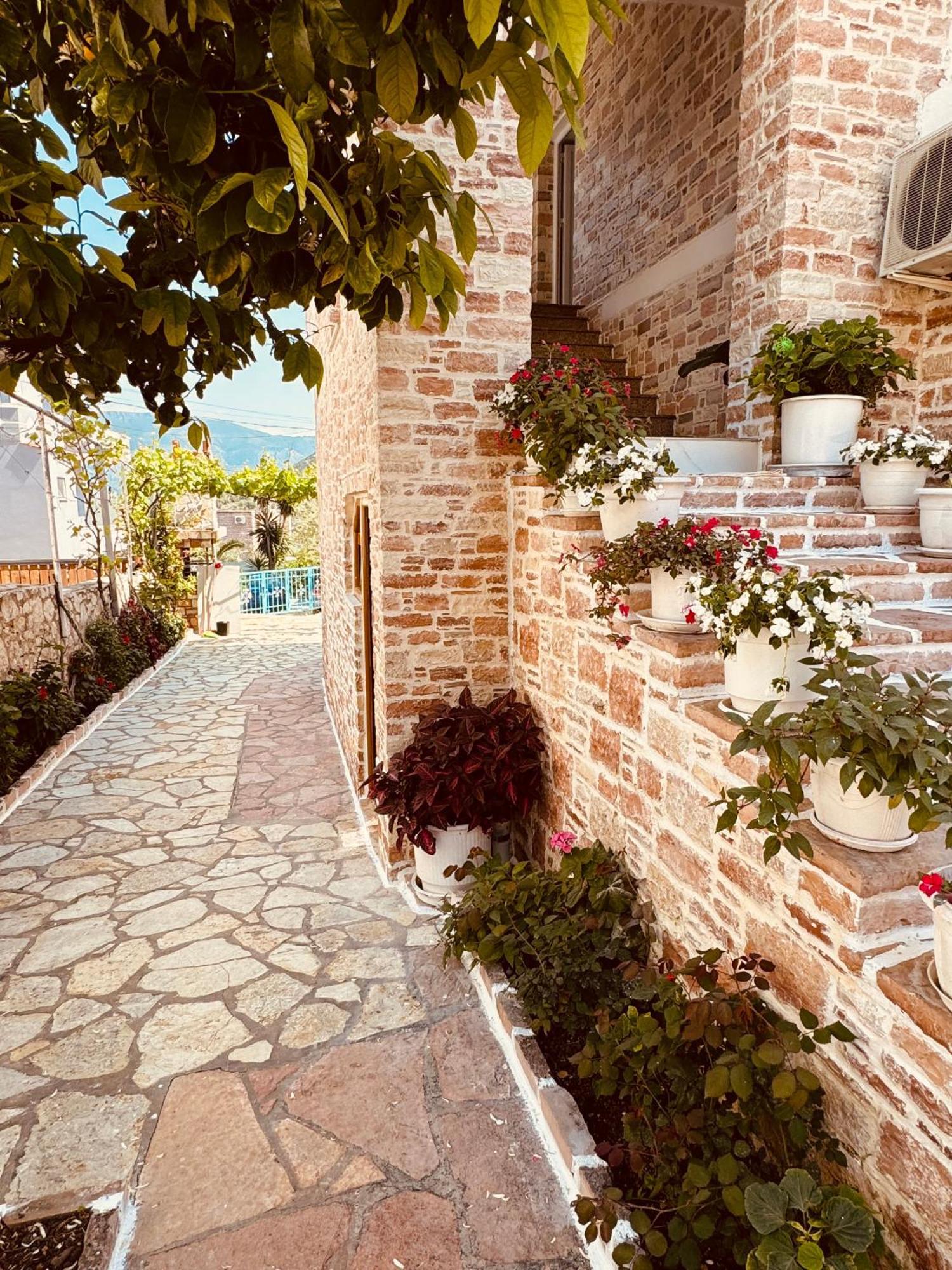 Orfeu Apartments Ksamil Esterno foto