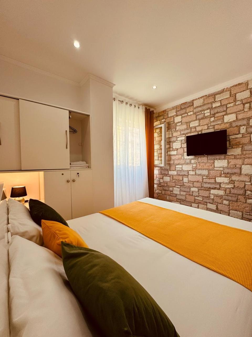Orfeu Apartments Ksamil Esterno foto