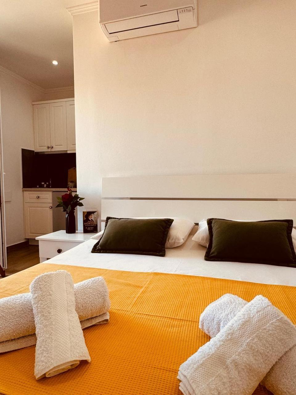 Orfeu Apartments Ksamil Esterno foto
