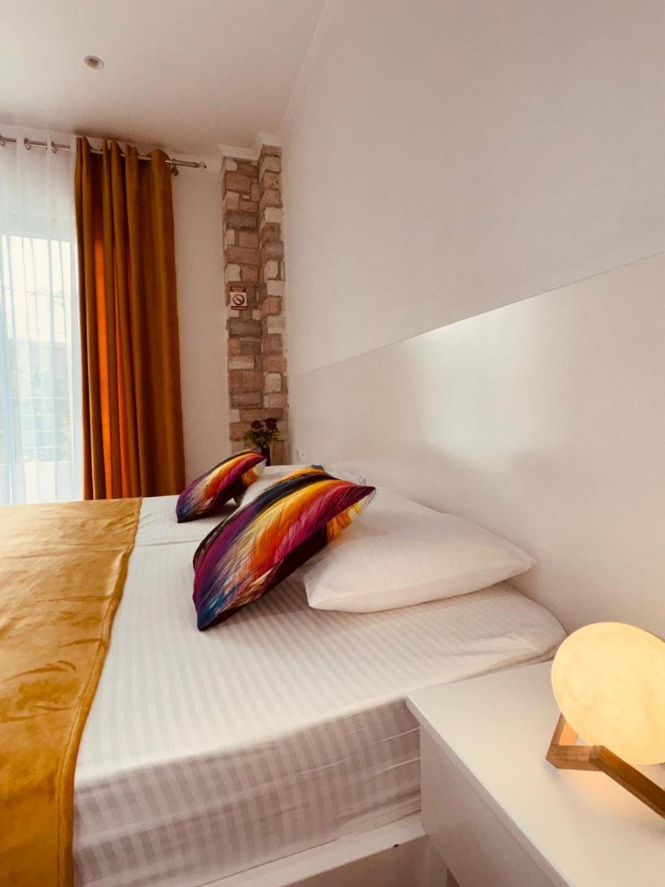 Orfeu Apartments Ksamil Esterno foto