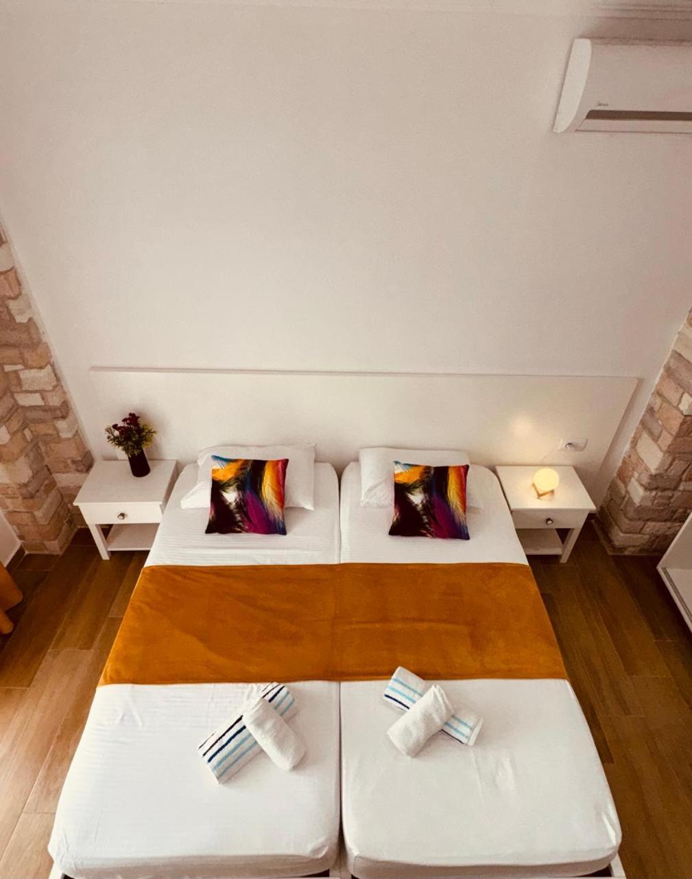 Orfeu Apartments Ksamil Esterno foto